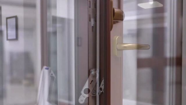 #19 Купити дерев'яні вікна Модерн в м. Рівне. ГІПЕРМАРКЕТ ВІКОН ТА ДВЕРЕЙ вул. ГАГАРІНА, 18б