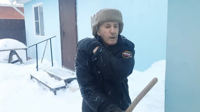 ДЕРЕВНЮ ЗАМЕТАЕТ СНЕГОМ/СЛЕПОЙ СОСЕД БОРЕТСЯ С ПОГОДОЙ/