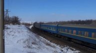 2ТЭ10УТ-0064 с пассажирским поездом №142Д Мариуполь - Одесса едет На Херсон