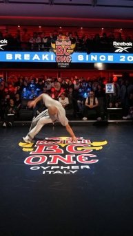 Sick set with some wavy moves by #BBoyPesto #redbullbcone