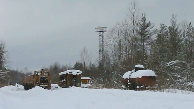 Тепловоз ТУ4-3034 с грузом прибывает на станцию Торфяная