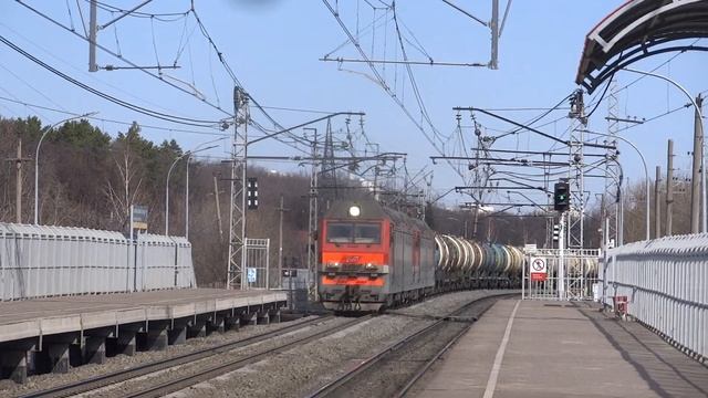 город уфа  8 апреля 2023  станция городской дворец культуры. поезда россии ржд.