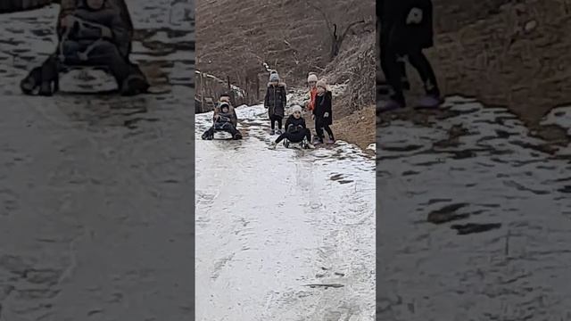 Веденский район с.Харачой. У родника " Девичья Коса.