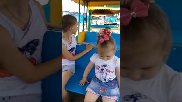 Крым, Керчь, катаемся на паровозе по набережной)