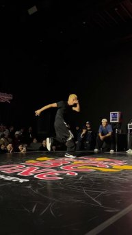 Signature B-Boy Kazino at the end #redbullbcone