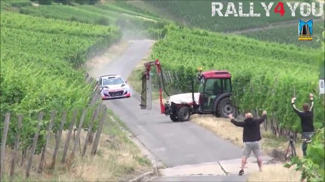 Жан Жак за рулем трактора