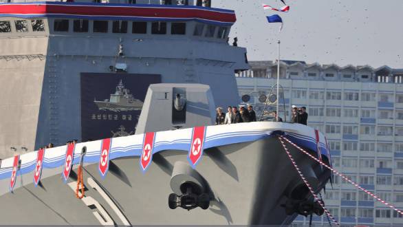 В КНДР спустили на воду эсминец для борьбы с "империалистическими пиратами"