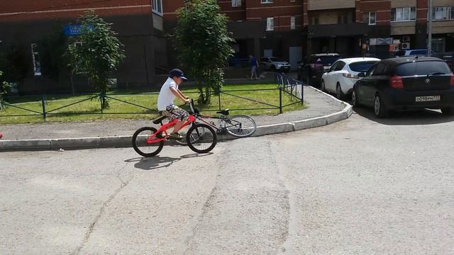 "Лучшие прыжки на BMX"