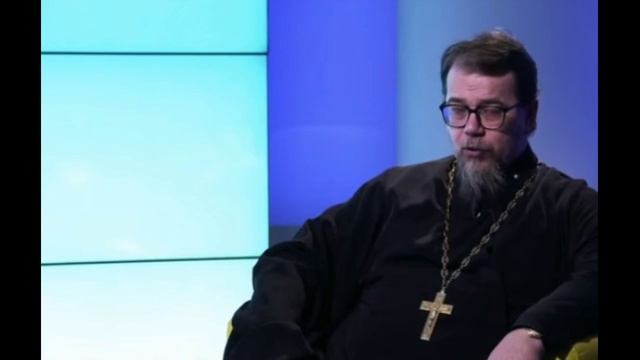 "80 лет, 25 км до Храма, 1 раз в сутки автобус.. Бензин для Батюшки" / Константин Корепанов