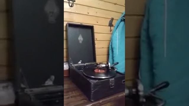 Медляк с котом под патефон