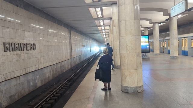 Прибытие поезда на станцию Бибирево