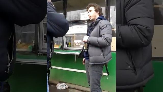 корреспондент первого канала и трава ))))