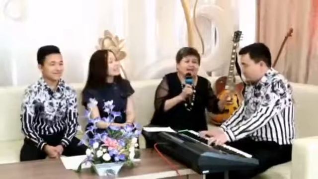 "Эх, алмағашларым" татар әні Нұғмановтар жанұясы