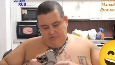 Гриша (полное тв) рассказывает почему он упал на пол на стриме (кто по жизни)