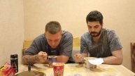 Пробуем с Илюшей лапшу быстрого приготовления ОТТОГИ