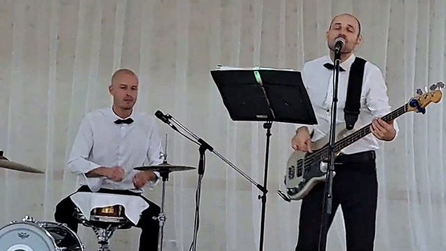 Кавер - группа "Три Валеры".  Песня "На высоком берегу".