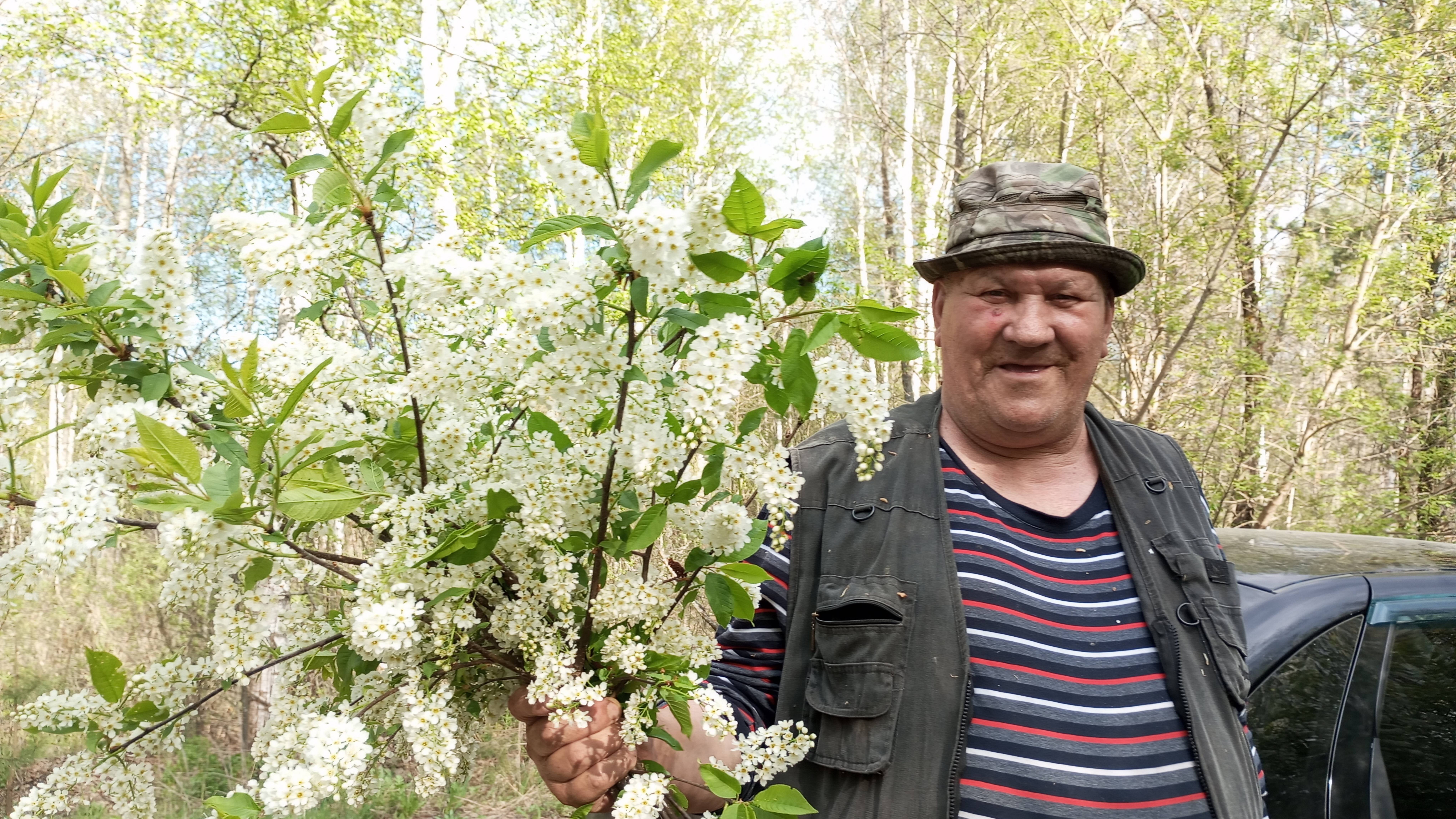 У ЕХАЛИ НА ПОЛДНЯ, В ТАКИХ МЕСТАХ ДУША ОТДЫХАЕТ, НАРВАЛИ ЧЕРЁМУХИ
