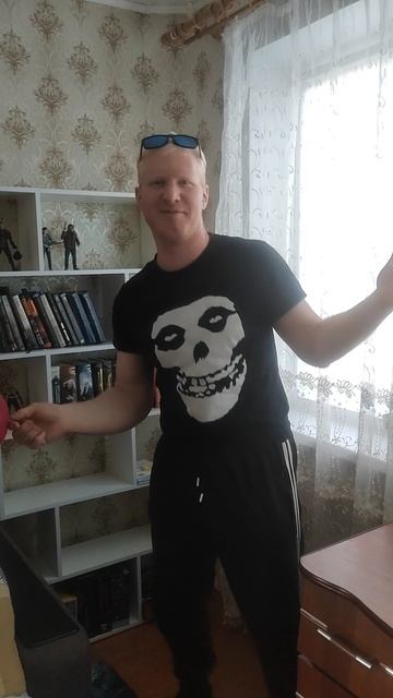 Идет парнишка хулиган💃🤣🤣