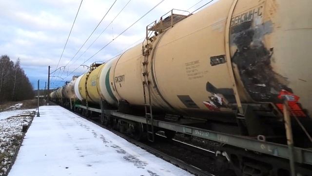 "Из Белово" ВЛ10У-898 с грузовым поездом следует через о.п. Ратмирово