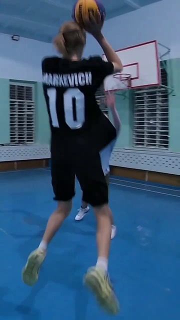 красиво обыграл защитника #данки #dunk #баскетбол #basketball #трешка #1vs1 #матч #игра