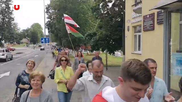 Колонна протестующих в Новогрудке 30 августа