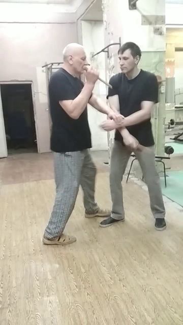 НОЖ НА НОЖ .ПЕРЕВОД РУКИ.