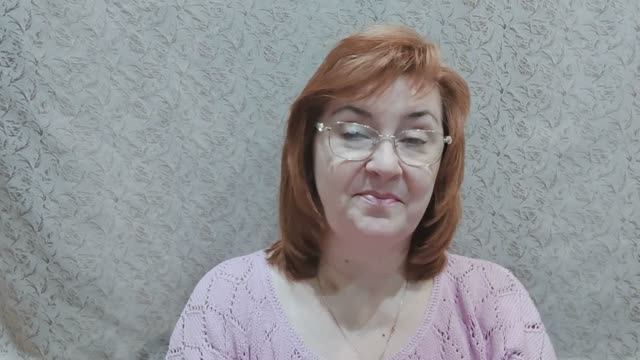 Прогулка с внучкой. Аудиокниги, Вязание.