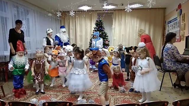 "Снежки" игра с пением