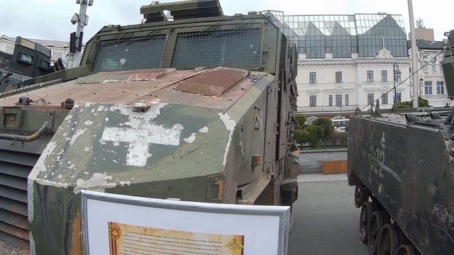 подбитая техника НАТО выставлена во Владивостоке на площади 26,04,2025