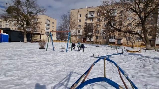 Реакция Серёжи на снег в 3 года | Лепим снеговика