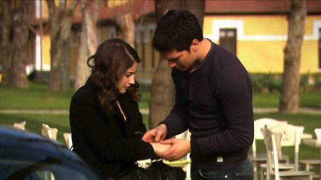 Çağatay Ulusoy fue captado por la cámara de vacaciones con Hazal Kaya