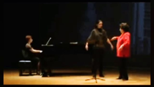 Чему учила Вишневская солистов академии Ла Скала при пении русских армий.