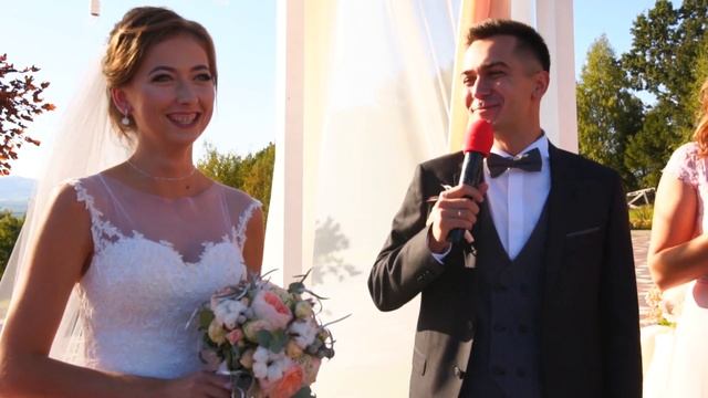 Весільна церемонія перед рестораном Бельведер