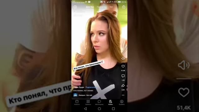Динара на своём играет в соседа а я вк залез и начел переписываться
