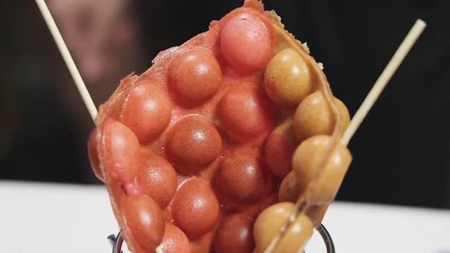 "Уличный Вкус | Тайское мороженое в пузырьковых вафлях – взрыв текстуры! 🧇🍦"