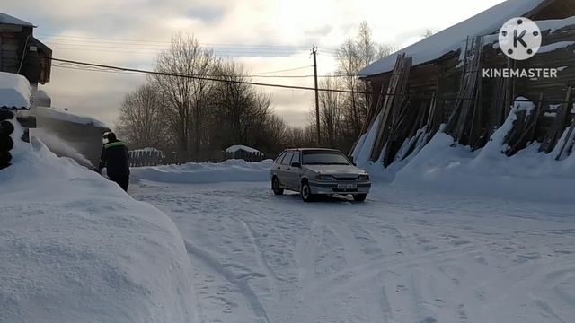 Утеплили последнюю стену в доме.