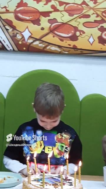 Загадал желание!#baby #дети #прикол #семья#сребенком #happybirthday #торт