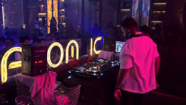 DJ Ankit Rohida Playing Hookah Bar Mashup | Live At Di Mora Club Pune