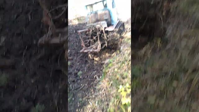 дт-75 не смог подняться в гору, слишком круто.