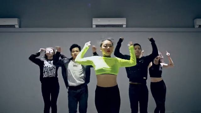 4 Walls - f(x) | K-Waack by Jolene Genie