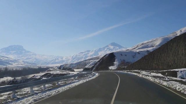 Едем в горы с туристами
