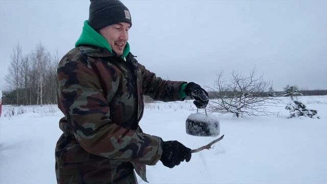 Валим дерево, жарим рёбра, кипятим снег