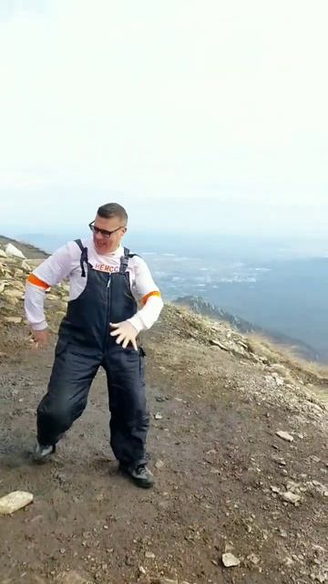 Лезгинка с Пандой на вершине горы Бештау!  Достойно лайка?) Старались) #михаилволин #кисловодск