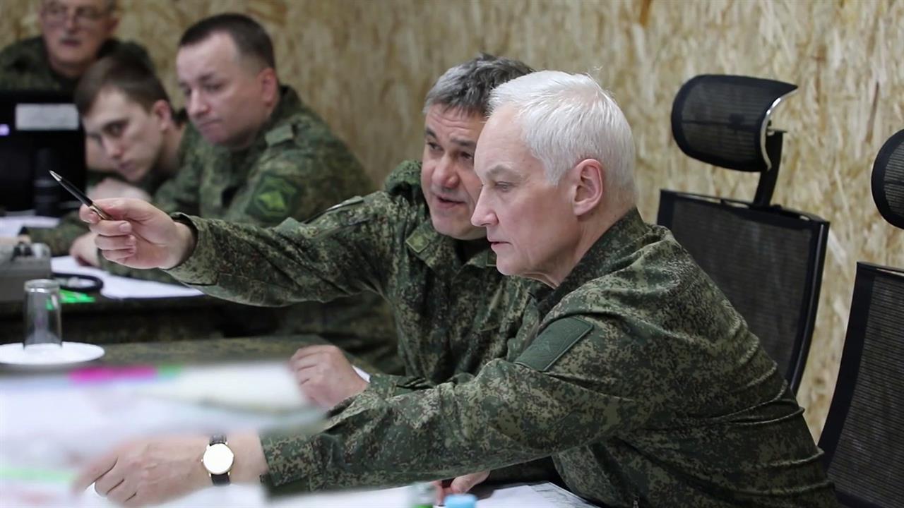 Глава Минобороны РФ проинспектировал командный пункт группировки "Курск"