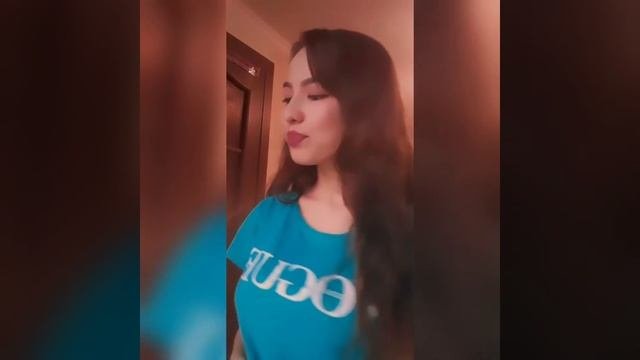 Песенный марафон #казахиОмскапоют любимые песни. Азиза Тленова поет казахскую песню Каракат
