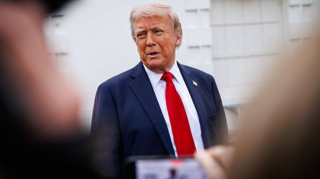 Трамп назвал нелепой идею вернуть Украине утраченные территории, включая Крым