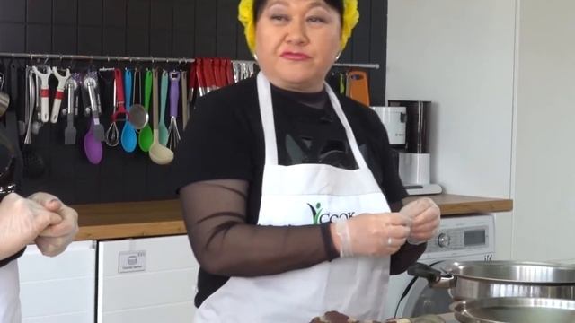 Бешпармак в WOK - ПРОМО Татьяна и Жанна Каиргельдины