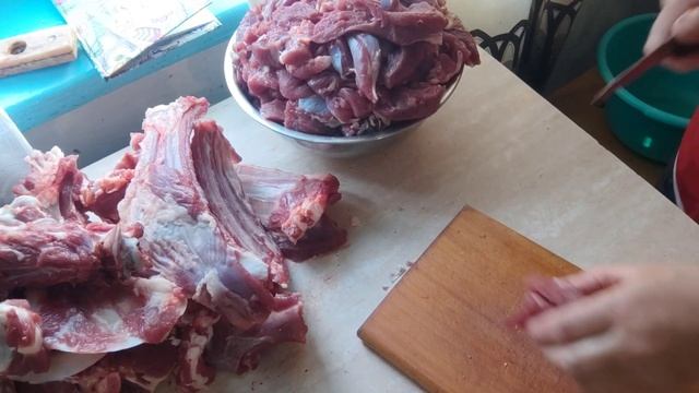 тушу м'ясо по простому до гречаної каші і скільки чистого м'яса з козлика виходить