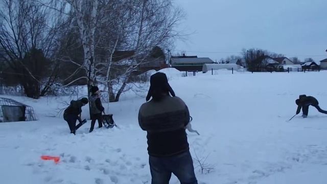 Надо чистить снег, пора сажать картошку