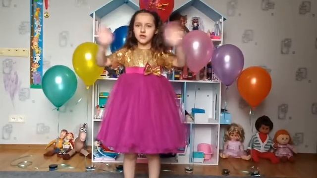 Панова Ксения-Скачет по полям